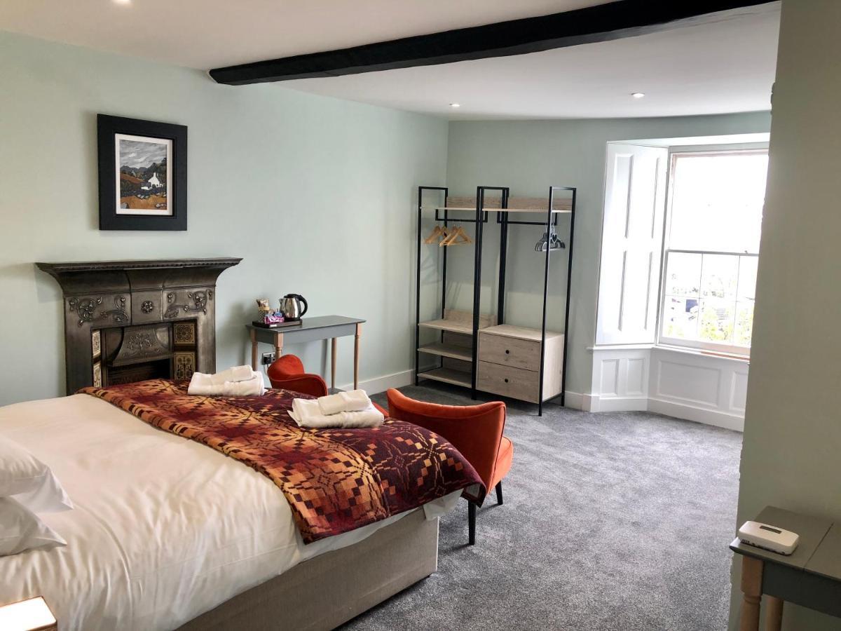 Mount Street House Bed & Breakfast เบรคอน ภายนอก รูปภาพ