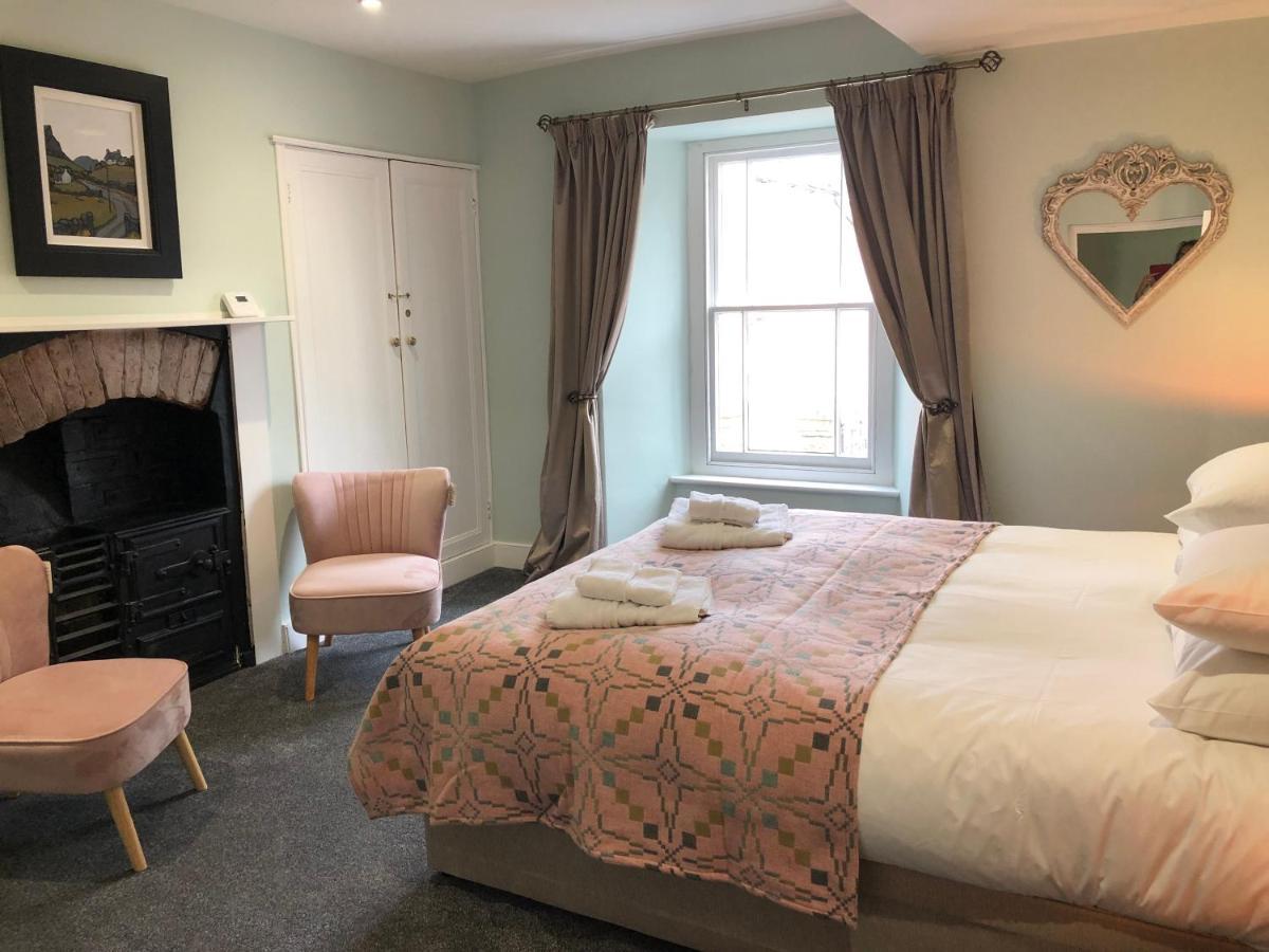 Mount Street House Bed & Breakfast เบรคอน ภายนอก รูปภาพ