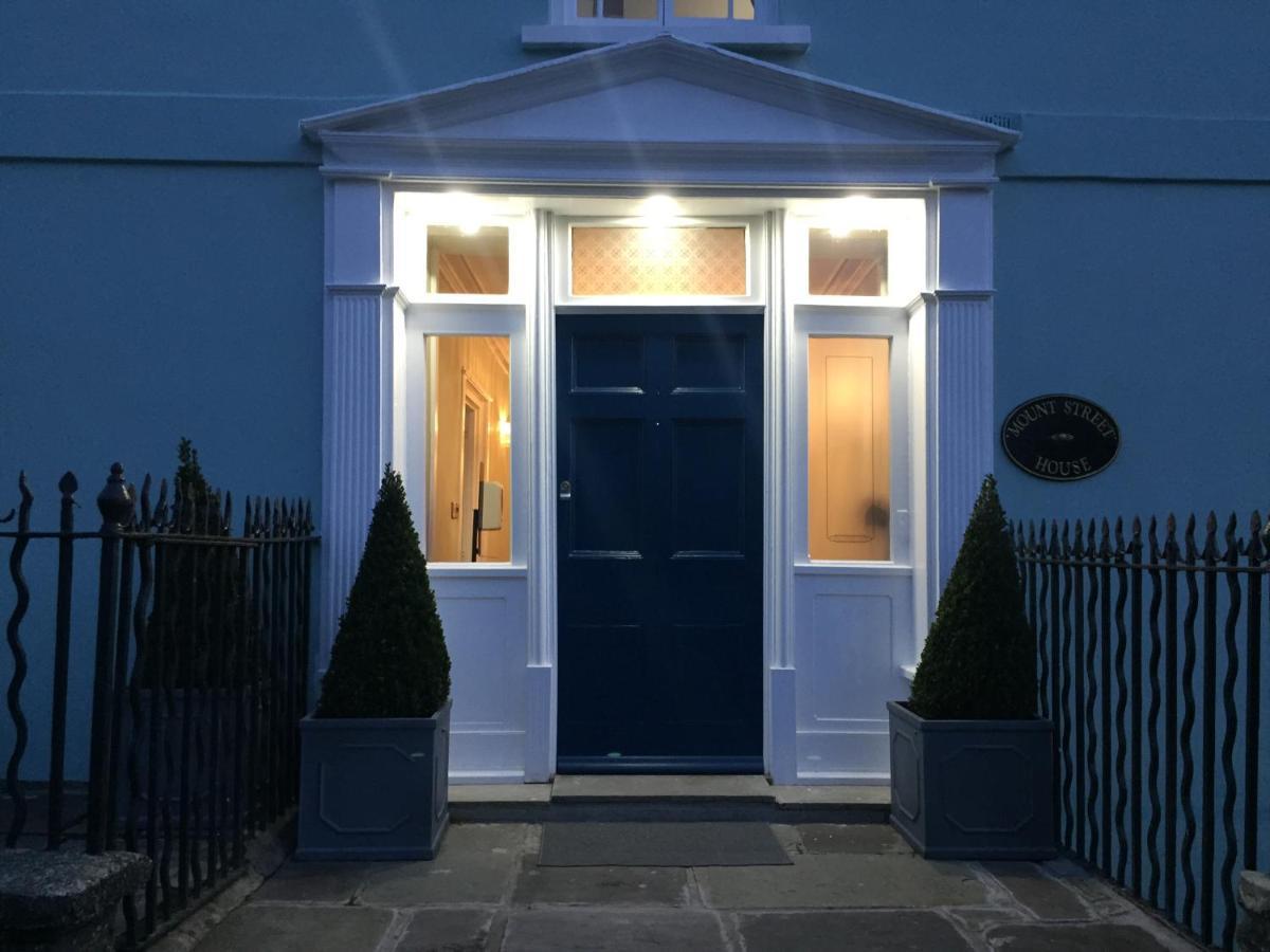 Mount Street House Bed & Breakfast เบรคอน ภายนอก รูปภาพ